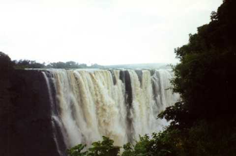 When the Falls are in flood, the mist falls like rain, and the roar of water could be heared nearly 8 km away.